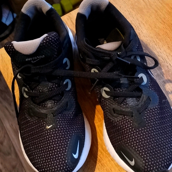 Nike Shoes - Nike renew tennis shoes 7.5
